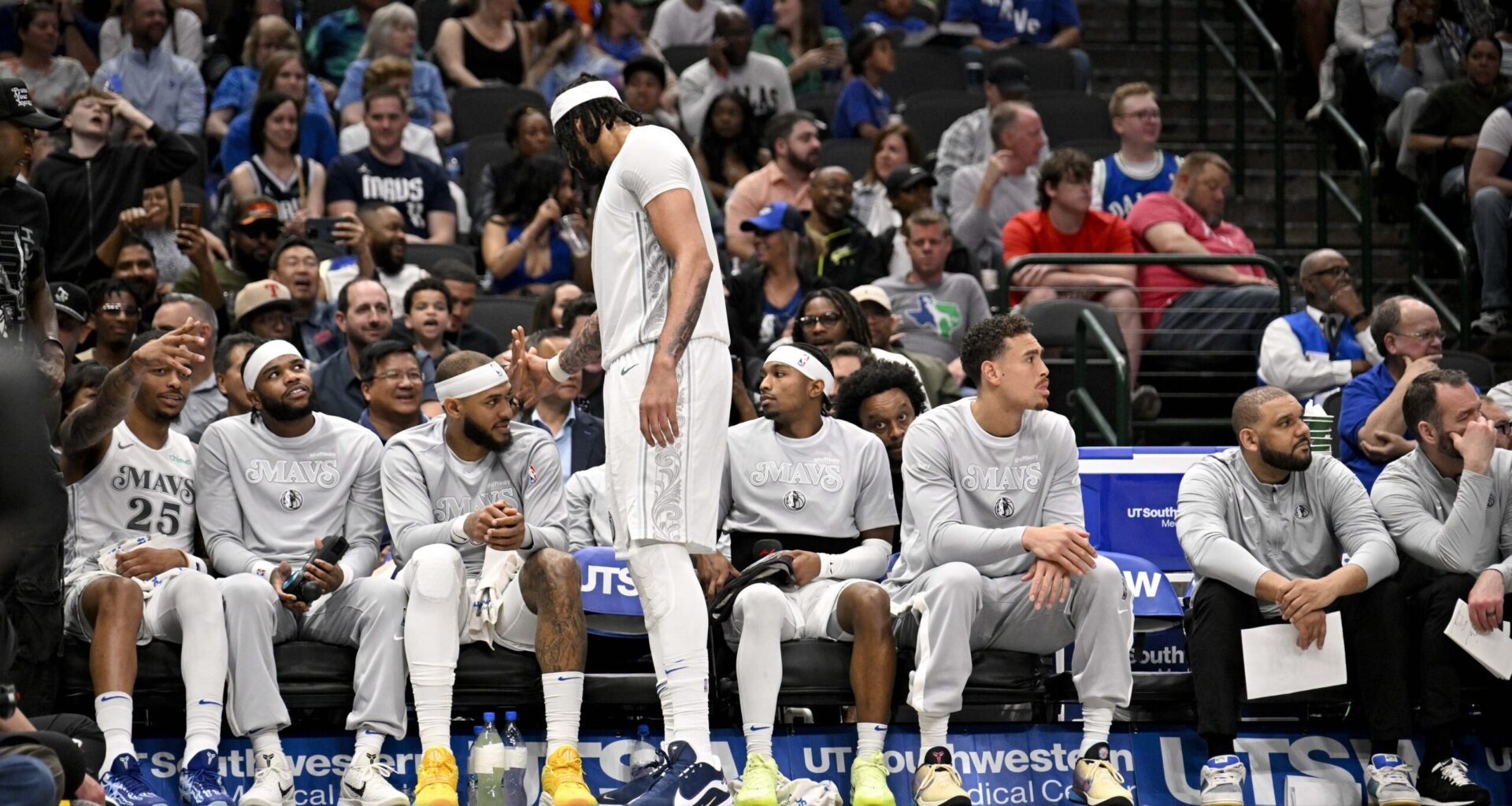 Mavericks Have Valuable Offseason Trade Asset in Reliable Center