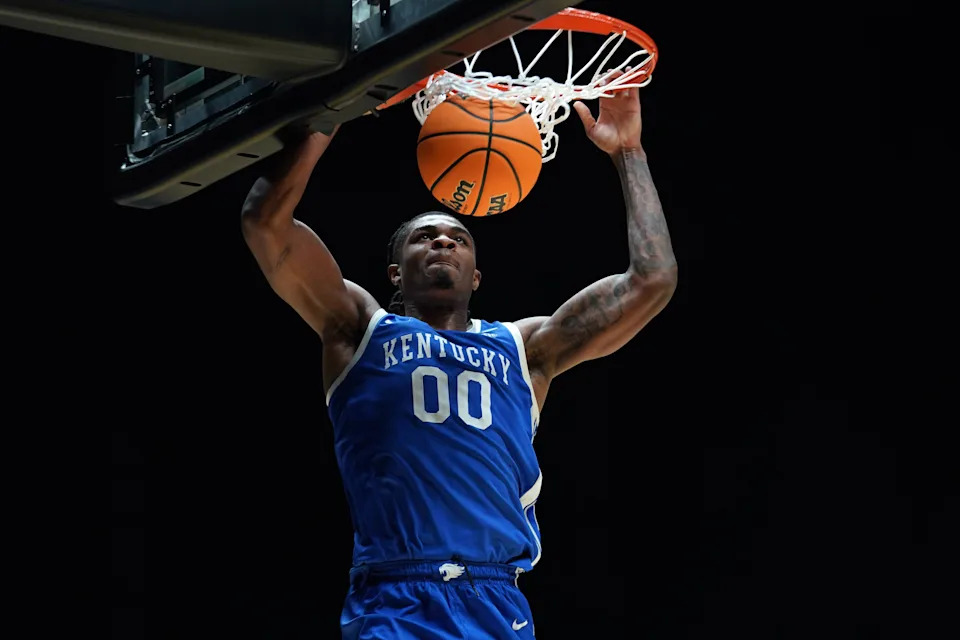 Mar 28, 2025; Indianapolis, IN, USA; Kentucky Wildcats guard Otega Oweh (00) dunks the ball against the Tennessee Volunteers in the second half during a Midwest Regional semifinal of the 2025 NCAA tournament at Lucas Oil Stadium. Mandatory Credit: Robert Goddin-Imagn Images