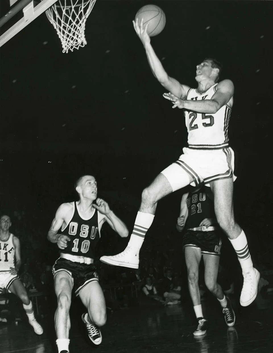 Duke Blue Devils guard Art Heyman (25) shoots a lay-up against Oregon State Beavers.