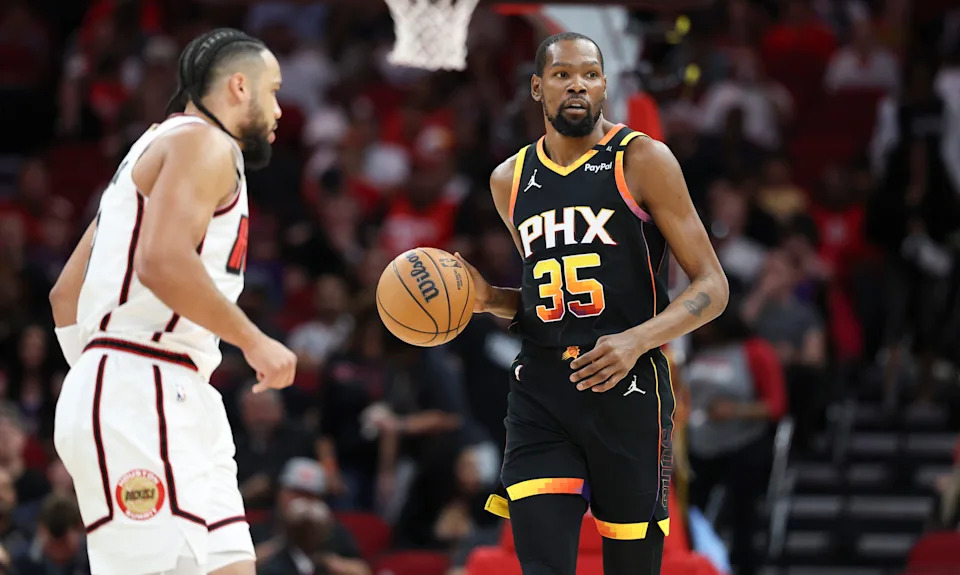 Phoenix Suns forward Kevin Durant (35) brings the ball up the court during the first quarter against the Houston Rockets at Toyota Center in Houston on March 12, 2025.