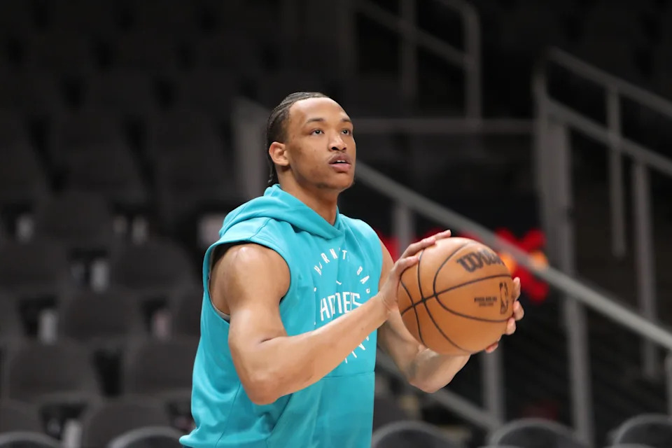 Wendell Moore Jr. (9) warms up on the court before the game against the Atlanta Hawks.