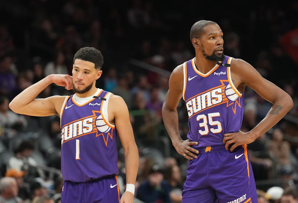Phoenix Suns guard Devin Booker (1) and Phoenix Suns forward Kevin Durant (35)© Joe Camporeale-Imagn Images