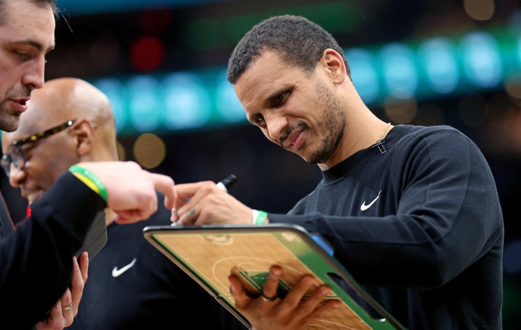 Joe Mazzulla defends Celtics threes in exchange with reporter