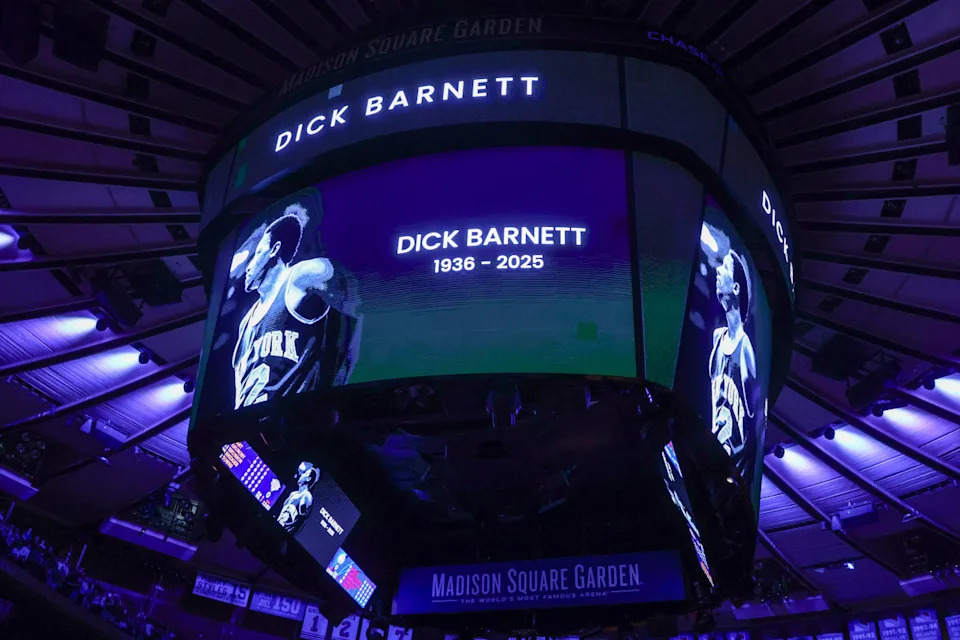 A graphic for NBA Hall of Famer Dick Barnett as he was remembered by the New York Knicks.© Wendell Cruz-Imagn Images