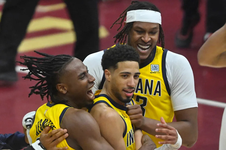 Indiana Pacers guard Tyrese Haliburton (center) celebrates with forward Aaron Nesmith (23) and center Myles Turner (33).© David Richard-Imagn Images