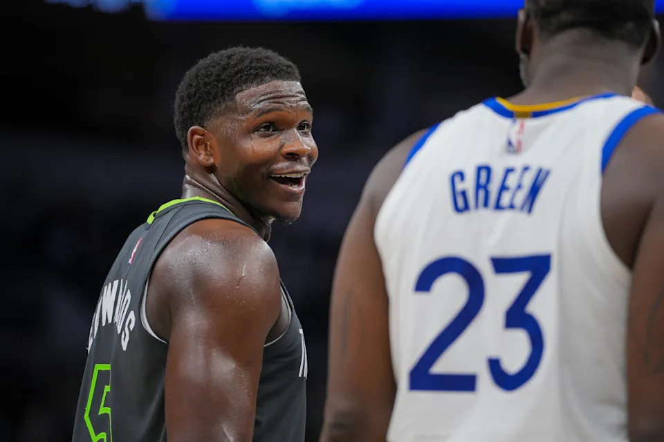 Minnesota Timberwolves guard Anthony Edwards (5) talks to Golden State Warriors forward Draymond Green (23)© Brad Rempel-Imagn Images
