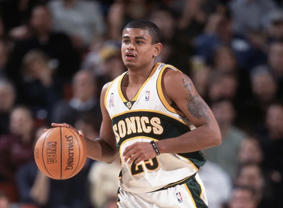 13 Nov 2001: Point guard Earl Watson #25 of the Seattle SuperSonics dribbles the ball during the NBA game against the Phoenix Suns at Key Arena in Seattle, Washington. The Suns edged the SuperSonics 92-91. Mandatory Credit: Otto Greule/Getty Images