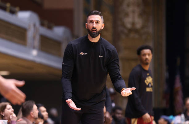 Sacramento Kings to hire Darnell, Miller to coaching staff