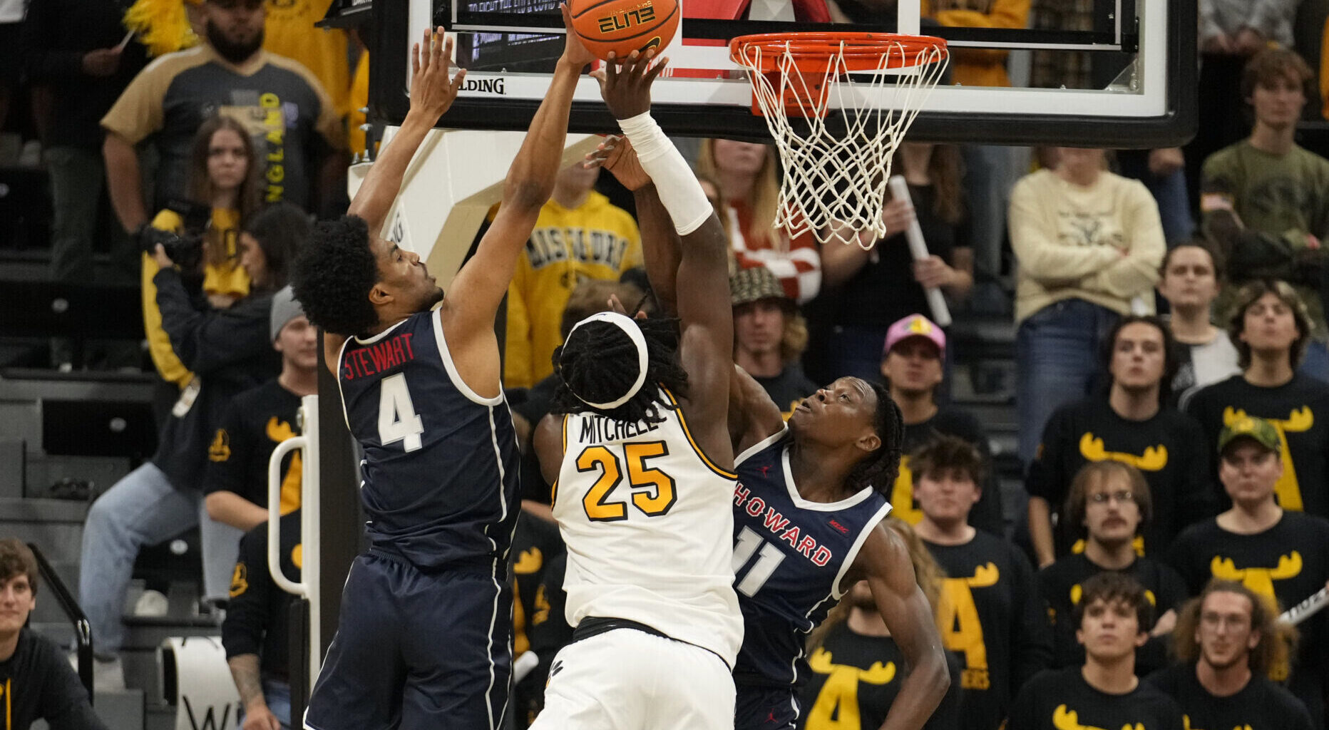 Tay Kinney passing the ball - Dr. Michael Huang, Kentucky Sports Radio