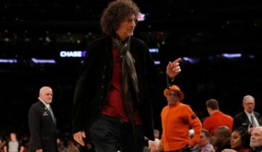 Howard Stern says he'd rather 'quit' than do this one thing at Knicks games