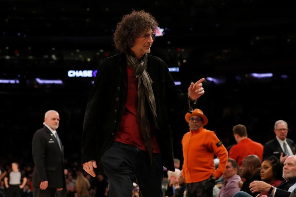 Howard Stern says he'd rather 'quit' than do this one thing at Knicks games