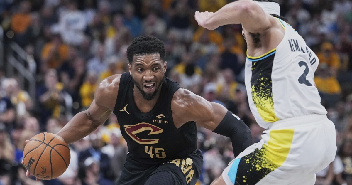 Cavs G Donovan Mitchell sustains ankle injury in Game 4 against Pacers