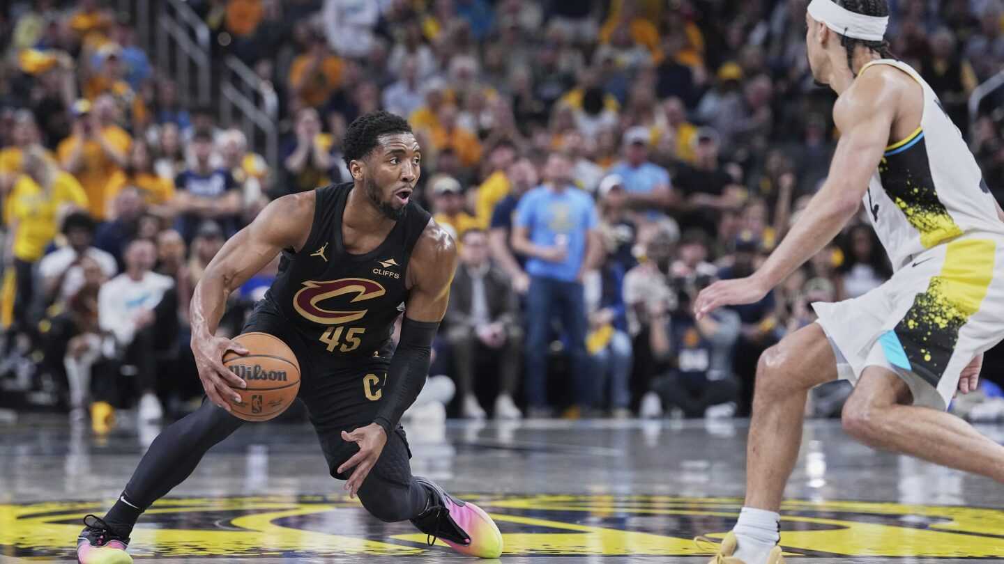 Cavs' Donovan Mitchell questionable for Tuesday's game after reaggravating sprained left ankle