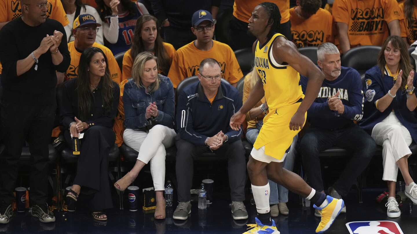 Pacers lose Aaron Nesmith with right leg injury during 3rd quarter of Game 3 vs. Knicks