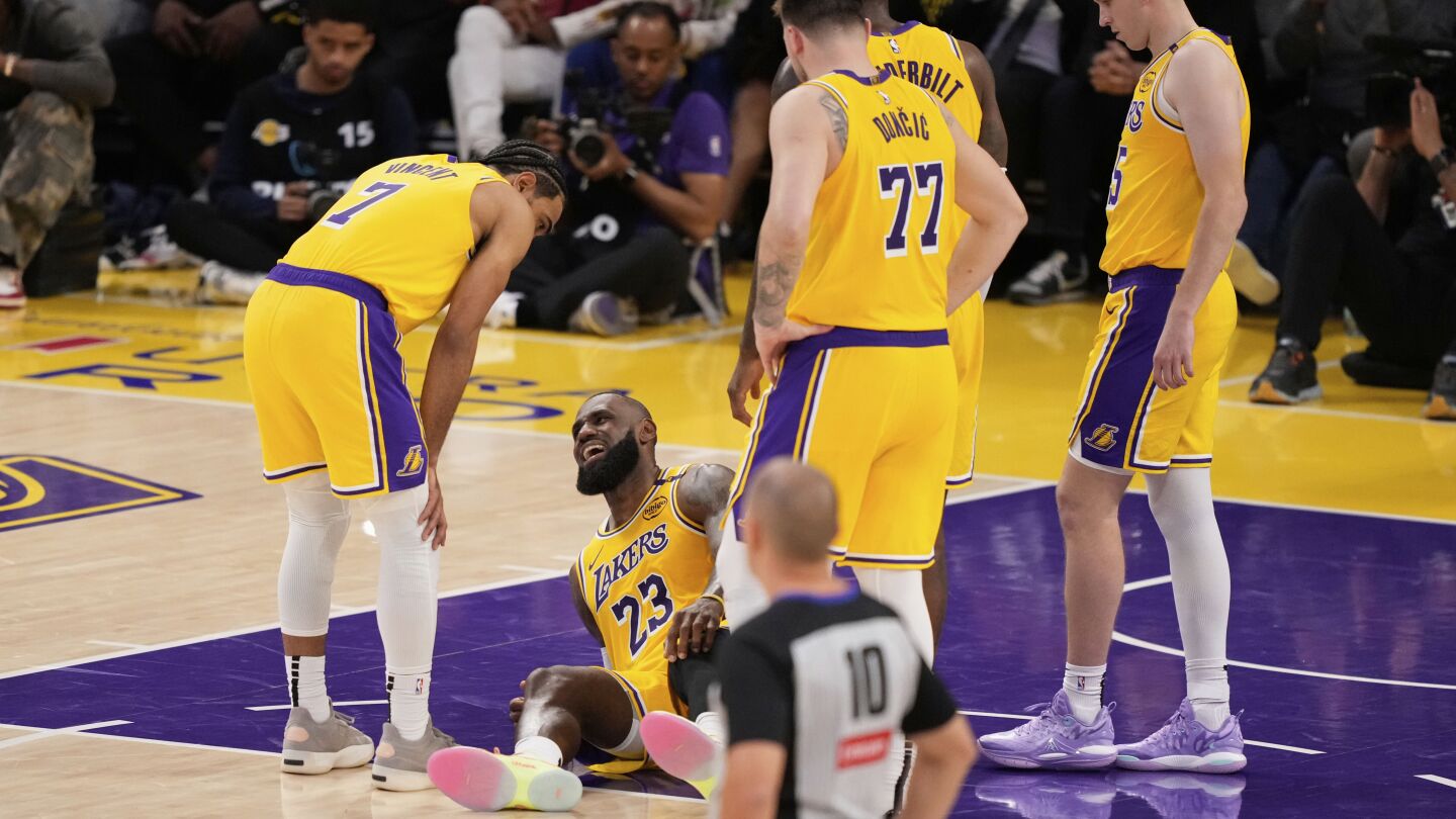 LeBron James sprained a knee ligament in Lakers' final loss to Wolves, an AP source says