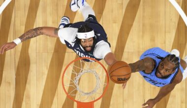 Clippers rout the Mavericks to keep pace in West playoff chase