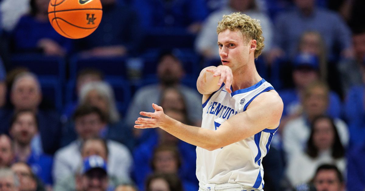 Collin Chandler puts in offseason work in 1996 Kentucky Basketball denim shorts