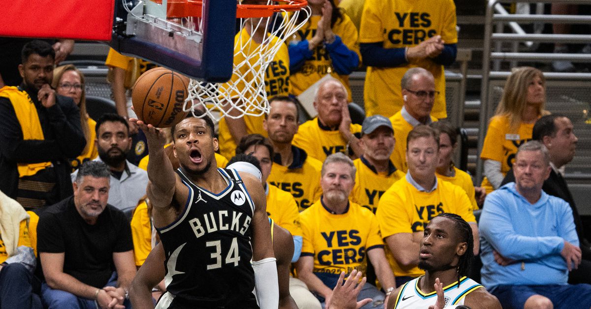 Bucks Survey: Few fans think Giannis will ask for a trade out of Milwaukee