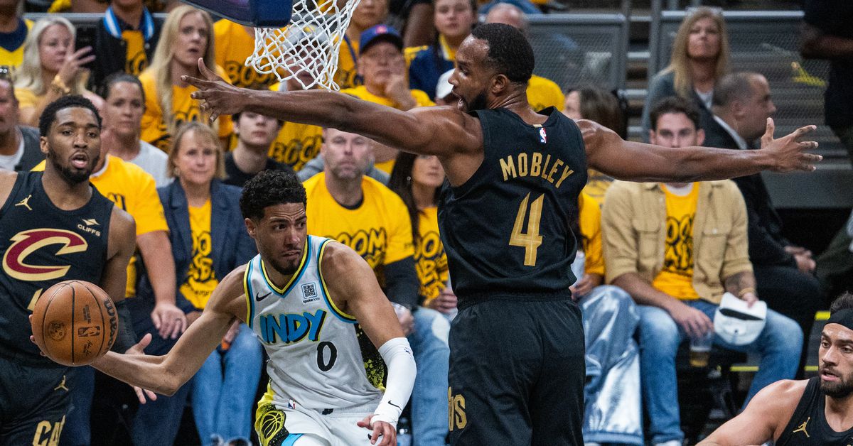 Evan Mobley is the key to the Cavs' successful 3-2 zone: ‘It’s awesome’