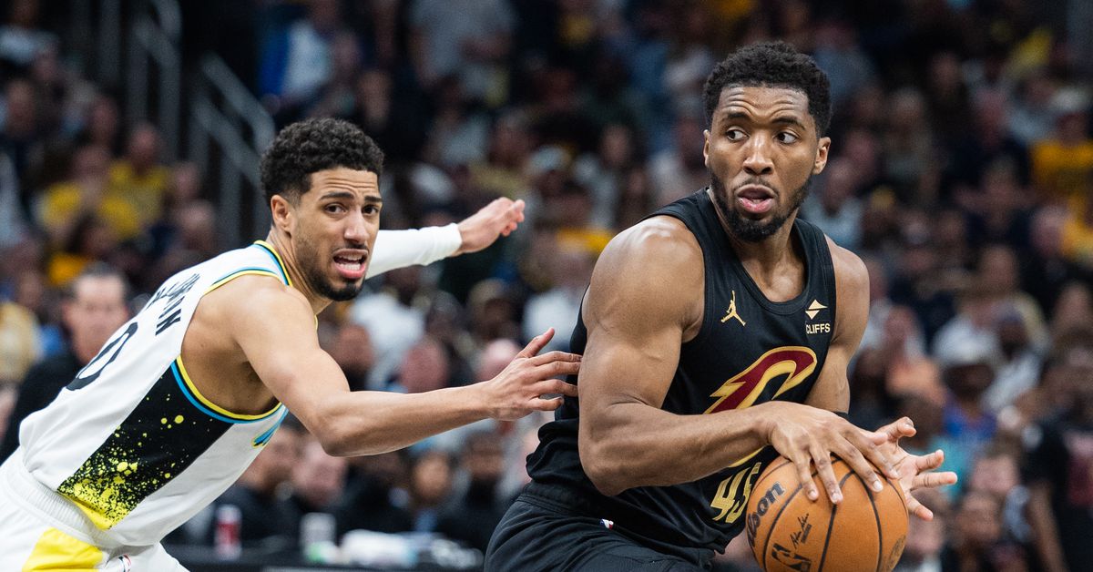 Donovan Mitchell underwent an MRI, diagnosed with reaggravated ankle injury