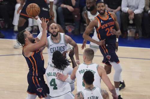 Knicks take a 3-1 lead over the Celtics with a 121-113 victory as Tatum is injured in final minutes