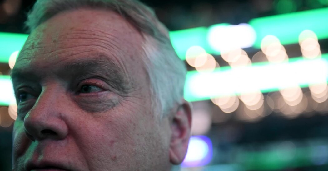 For Decades of N.B.A. Finals, This Photographer Has Been Courtside