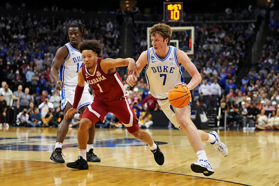 Mar 29, 2025; Newark, NJ, USA; Duke Blue Devils guard Kon Knueppel (7) drives to the basket against Alabama Crimson Tide guard Mark Sears (1) during the second half in the East Regional final of the 2025 NCAA tournament at Prudential Center. Mandatory Credit: Robert Deutsch-Imagn Images