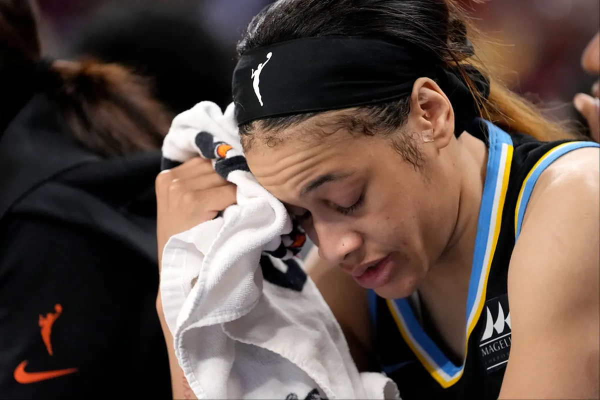 Chennedy Carter sends cryptic message amid Angel Reese and Chicago Sky's serious issues - MARCA