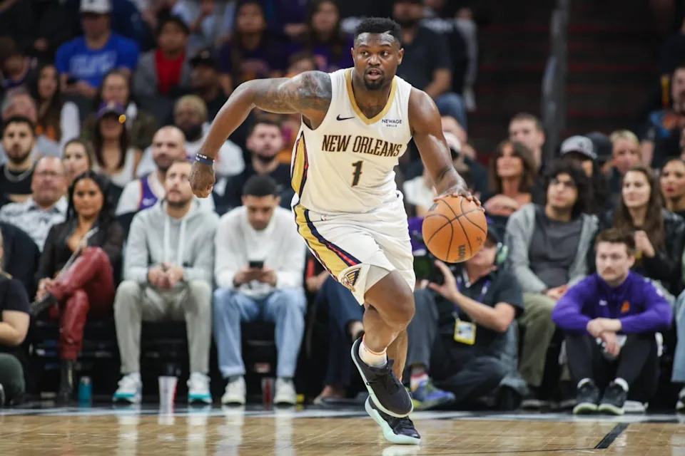 New Orleans Pelicans forward Zion Williamson (1) dribbles against the Phoenix Suns in the second quarter at Footprint Center.Mandatory Credit: Brett Davis-Imagn Images