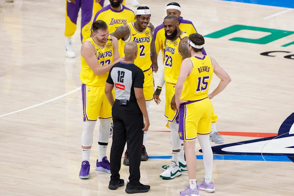 Los Angeles Lakers guard Luka Doncic (77), with teammates forward Jarred Vanderbilt (2), forward LeBron James (23) and guard Austin Reaves (15).© Alonzo Adams-Imagn Images