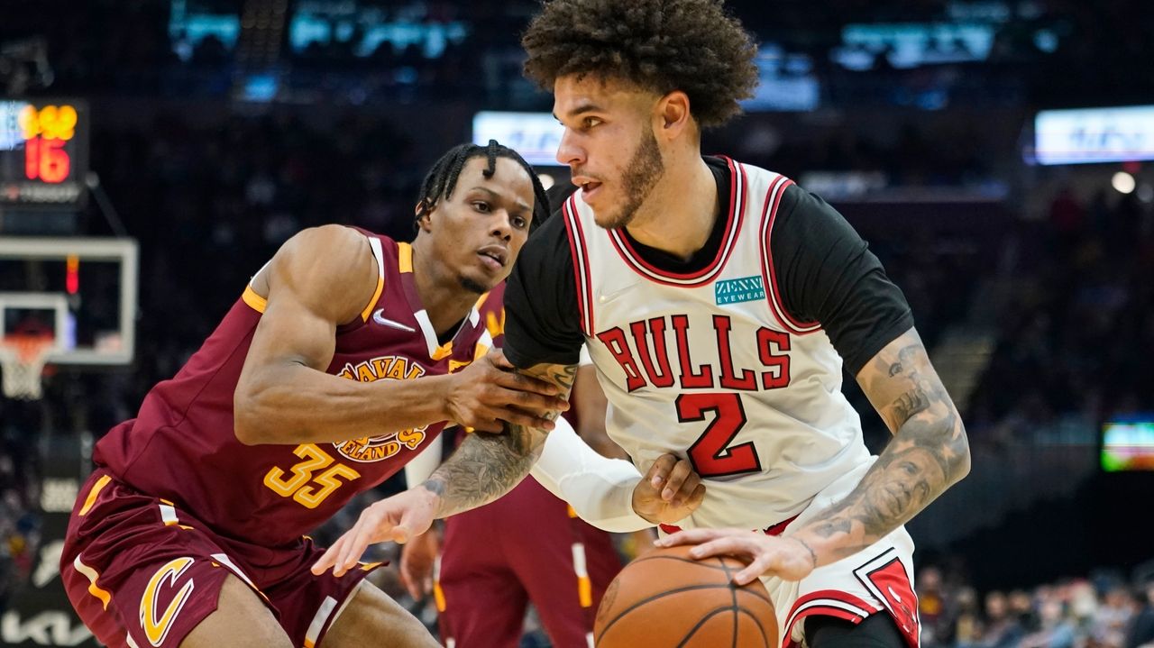 Cavaliers acquiring Lonzo Ball from the Bulls for Isaac Okoro, AP sources say