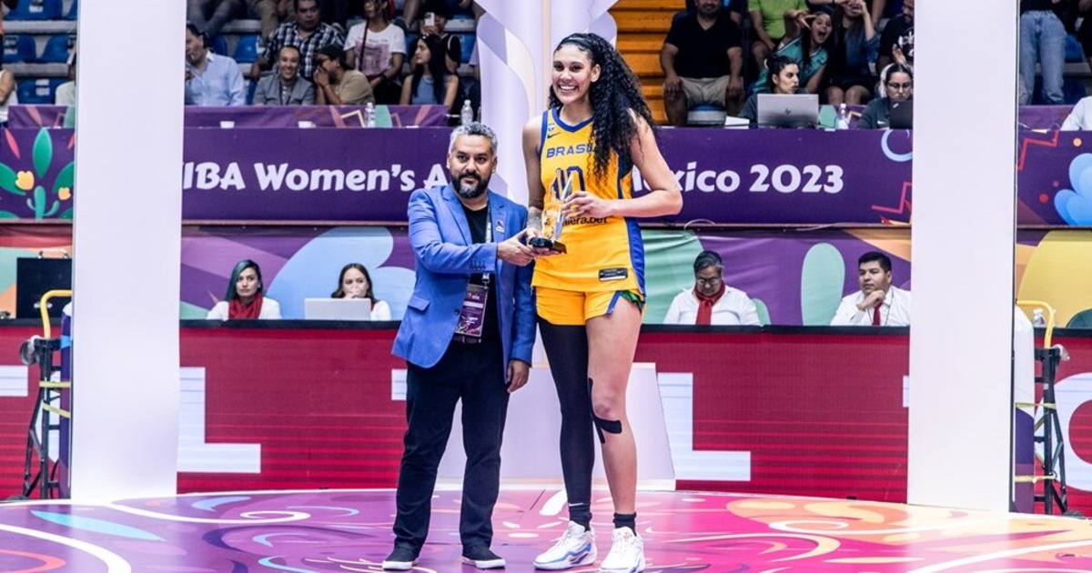 South Carolina HC Dawn Staley vs. Texas