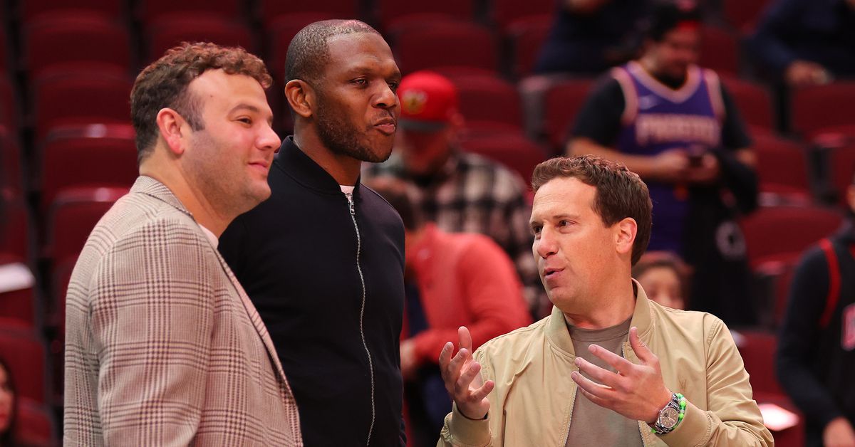 Shams: Suns trade 2031 first to Jazz for three first-round picks