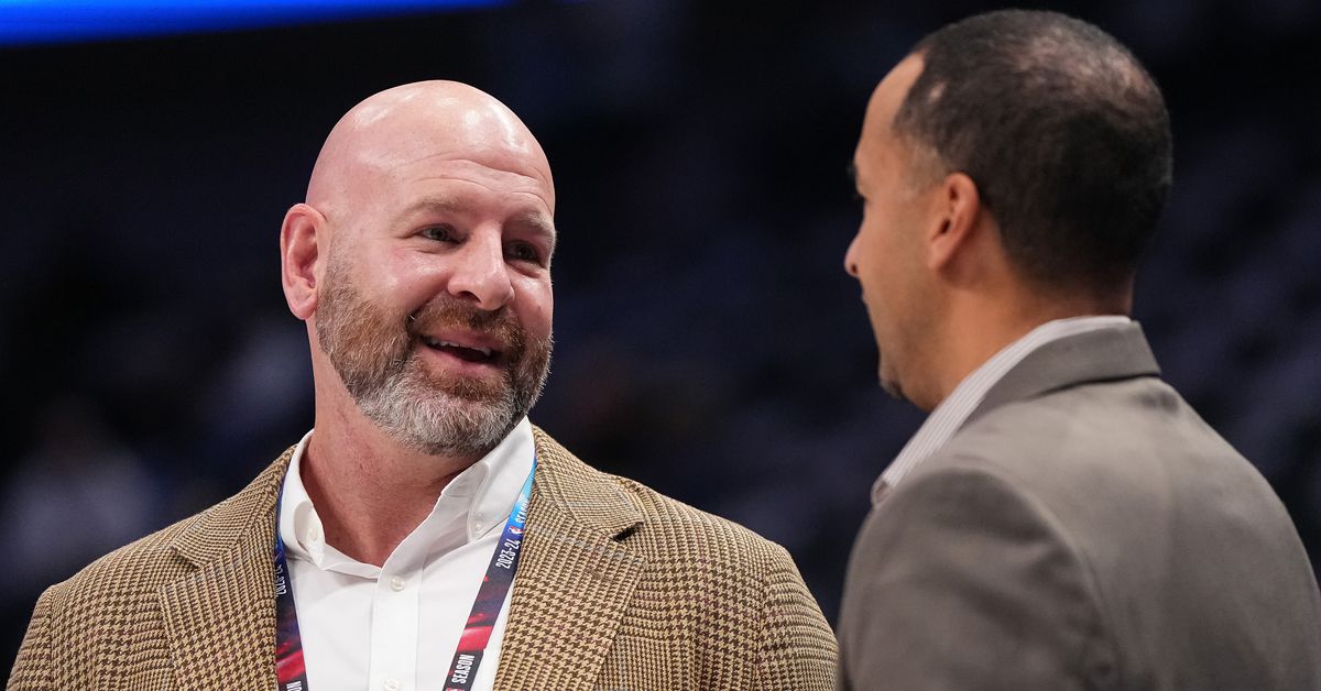 Why Sports Fans Notice Flaws in General Managers