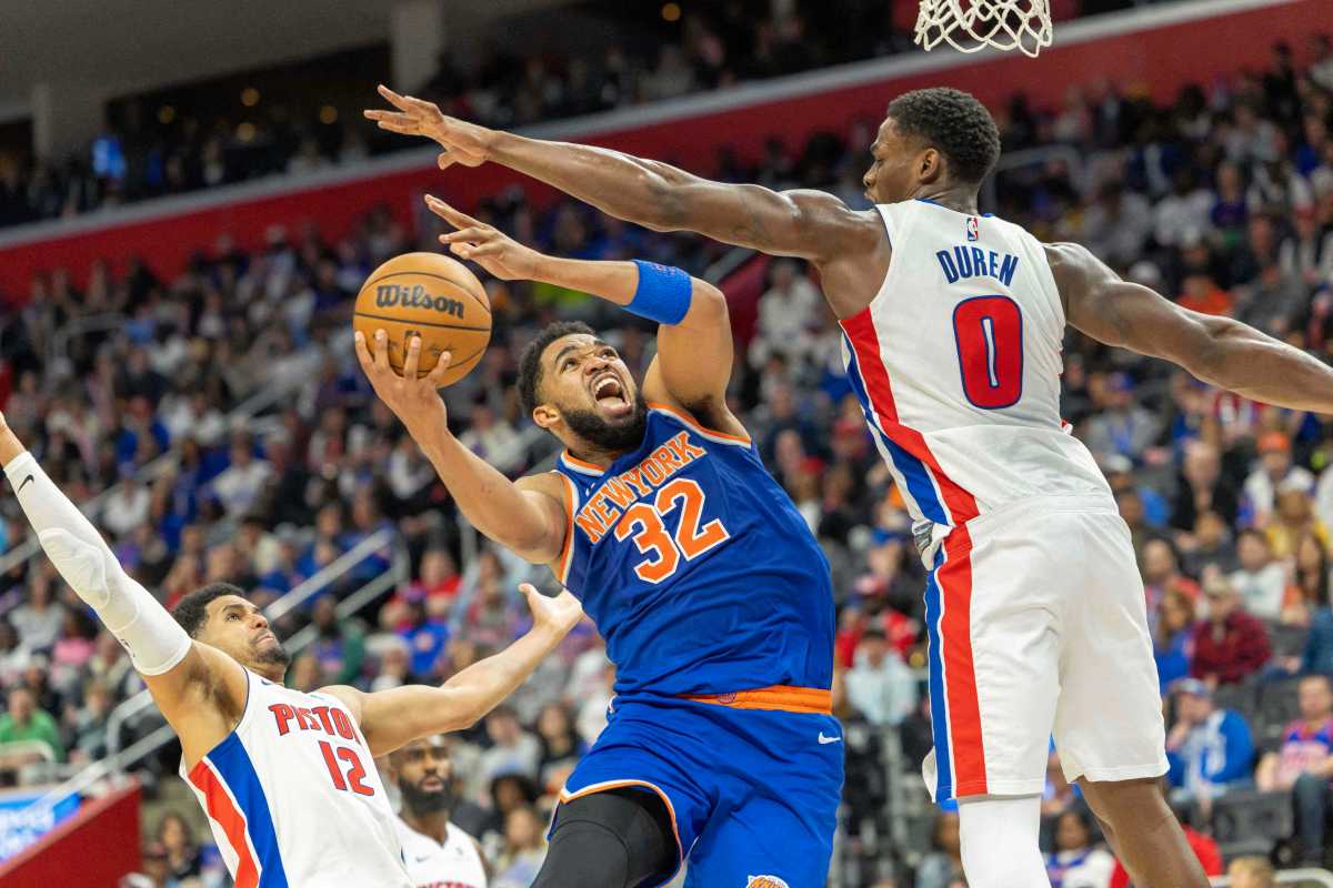 Knicks Karl-Anthony Towns drives to the hoop against Detroit Pistons in NBA playoffs