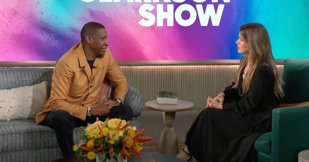 Toronto Raptors' Masai Ujiri trades the court for chit-chat on 'Kelly Clarkson Show'