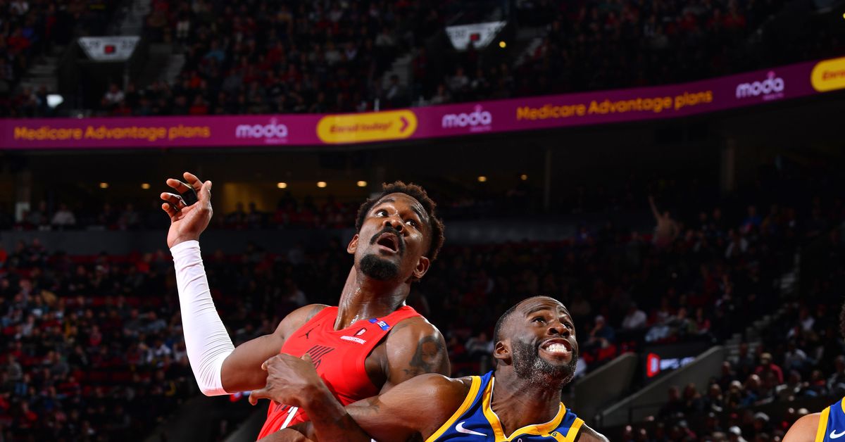 Should the Warriors target Deandre Ayton in free agency?