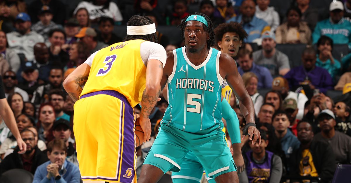 Lakers trade target Mark Williams traded to Suns for first round picks