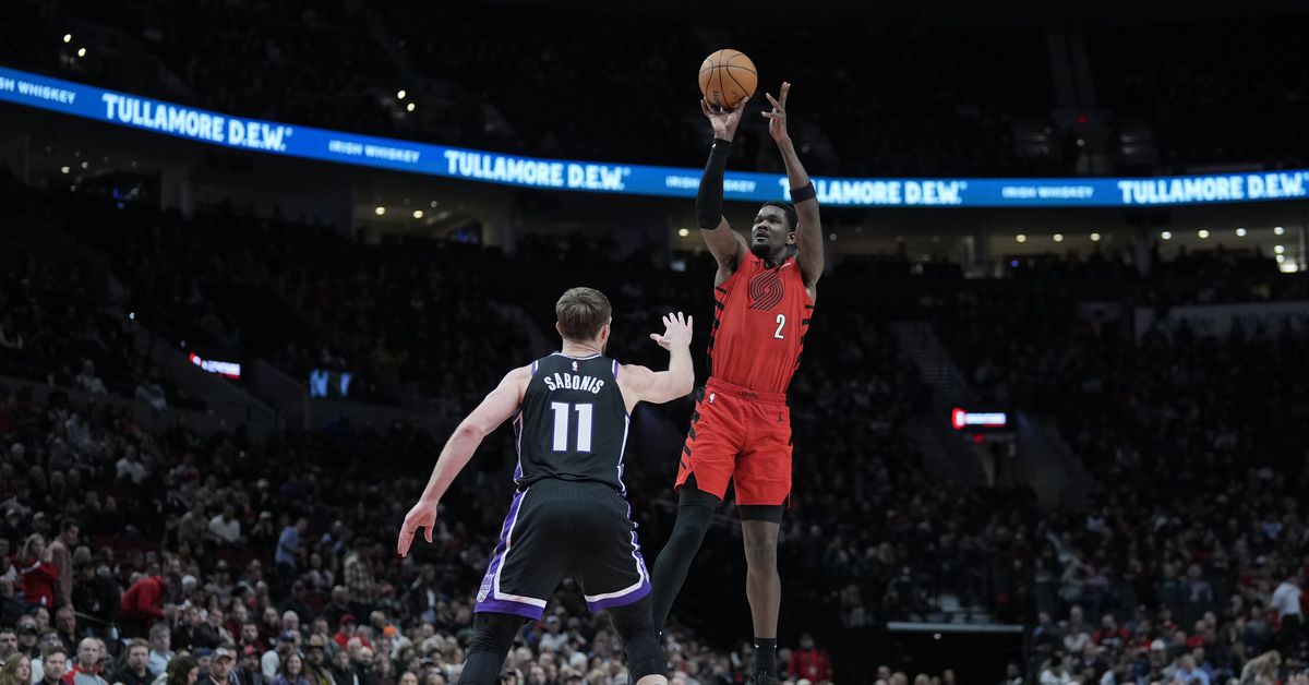 Film breakdown: Is DeAndre Ayton’s talent worth the risk for Lakers?