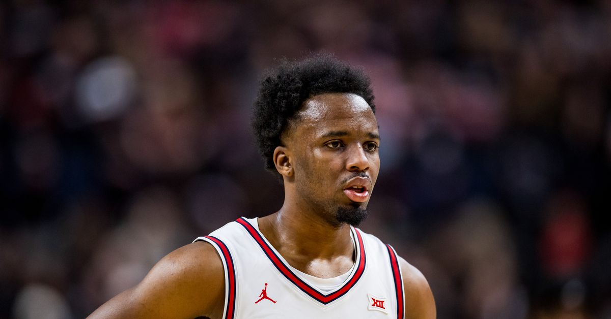 Warriors work out three more players