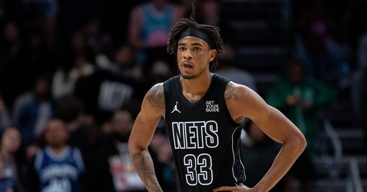 Which center do you think the Lakers should acquire?