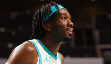 Suns pull off surprise trade for Hornets big man Mark Williams