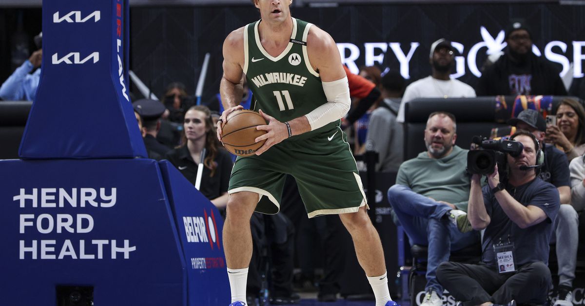 Milwaukee Bucks Survey: Fans want to let Brook Lopez leave, keep Jericho Sims