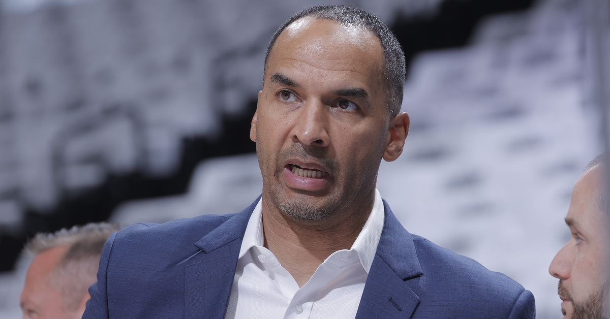 Podcast: Where’s Nico, Mavericks vs Lakers in Las Vegas, and more player reviews