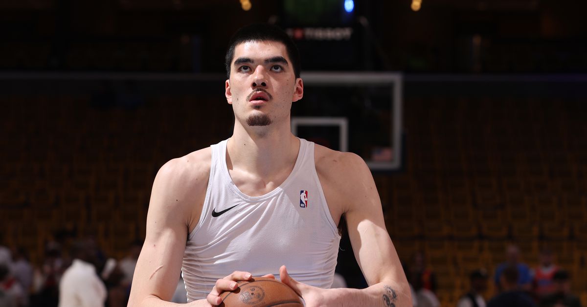 Grizzlies Center Zach Edey Injured, Will Miss Start of Season