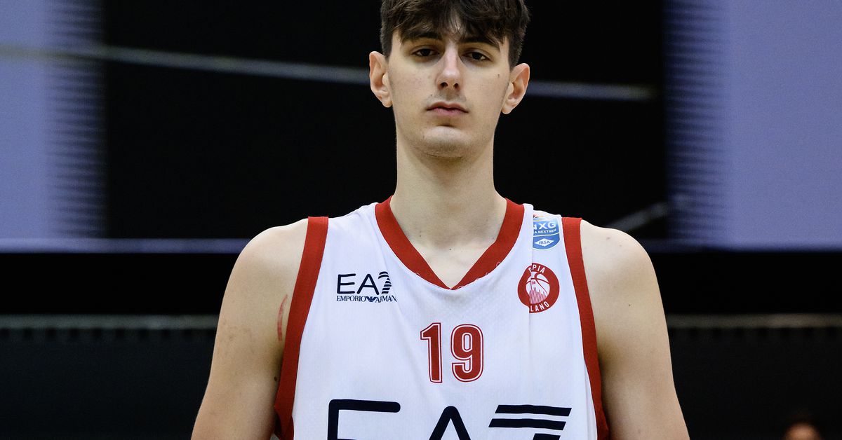 Kentucky Basketball is recruiting a 7-foot-3 Italian Luigi Suigo
