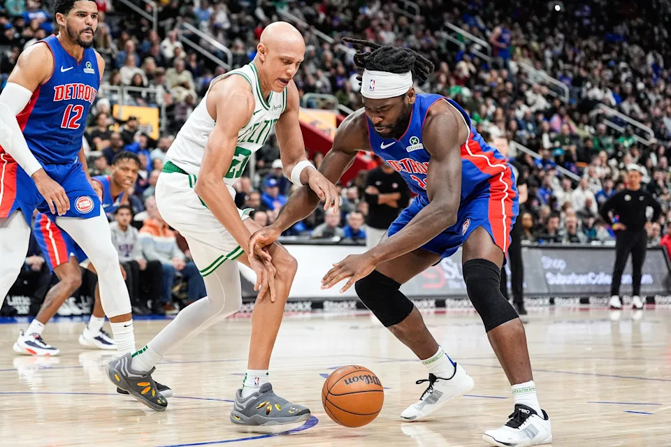 Detroit Pistons center Isaiah Stewart (28) battle for a loose ball against Boston Celtics guard Jordan Walsh (27) during the second half at Little Caesars Arena in Detroit on Wednesday, Feb. 26, 2025.