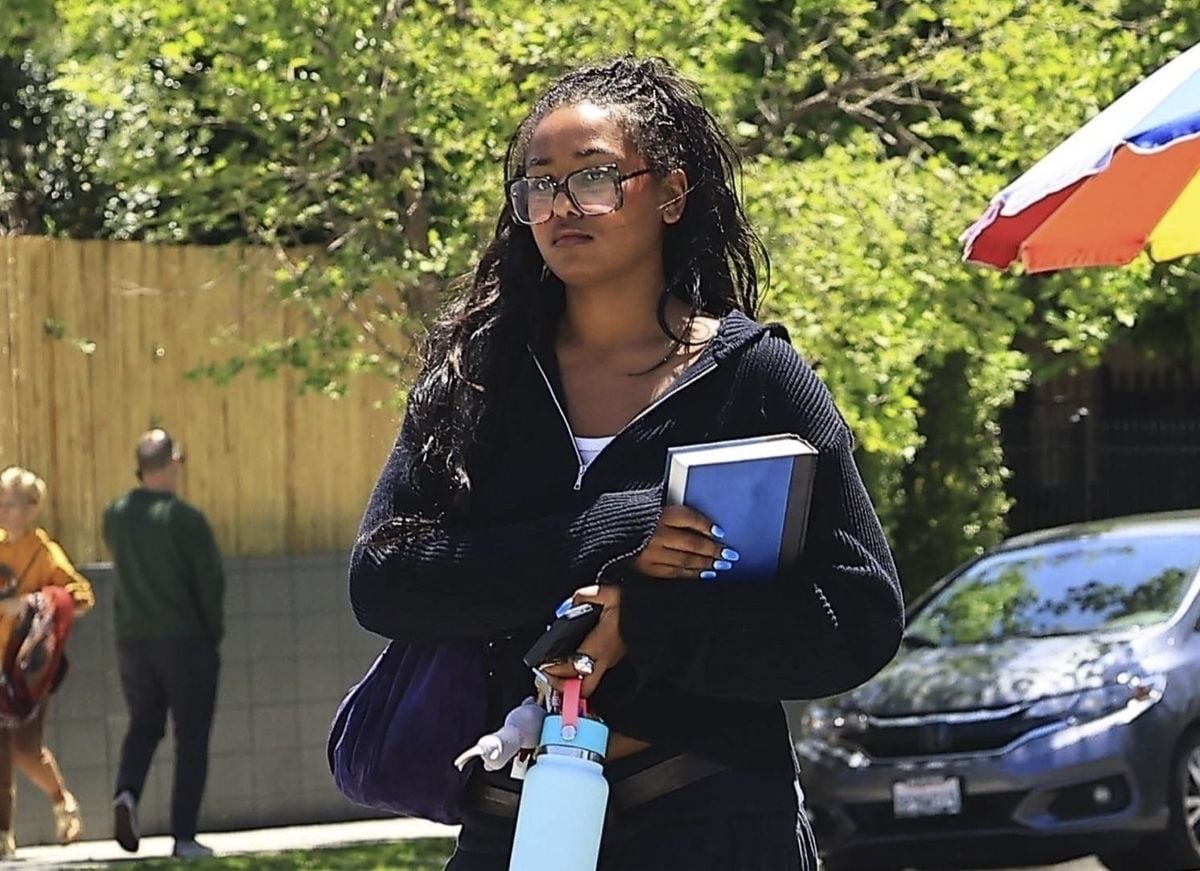 Sasha Obama in West Hollywood, holding some books on May 3rd