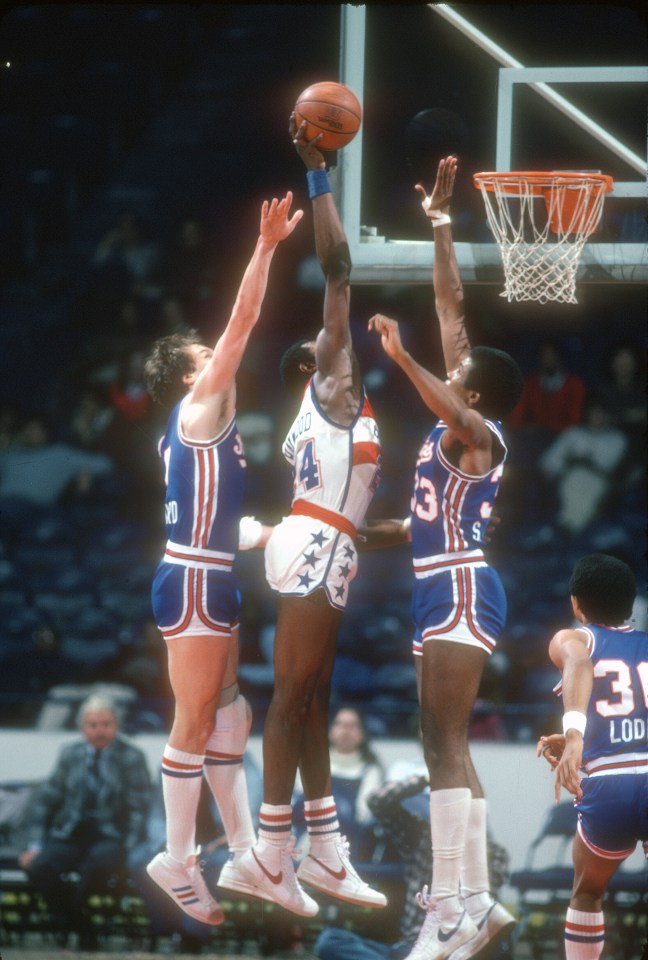 The Kansas City Kings try to tame Spencer Haywood, who later found glory with the Showtime Lakers