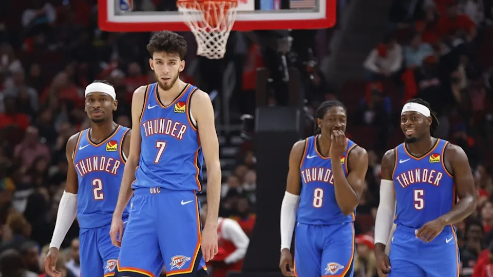 Shai Gilgeous-Alexander, Chet Holmgren, Jalen Williams, Lu Dort© Kamil Krzaczynski-Imagn Images